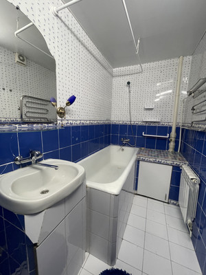 Продам двухкомнатную (2-комн.) квартиру, Кирова пр-кт, 7, Симферополь г