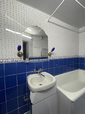 Продам двухкомнатную (2-комн.) квартиру, Кирова пр-кт, 7, Симферополь г