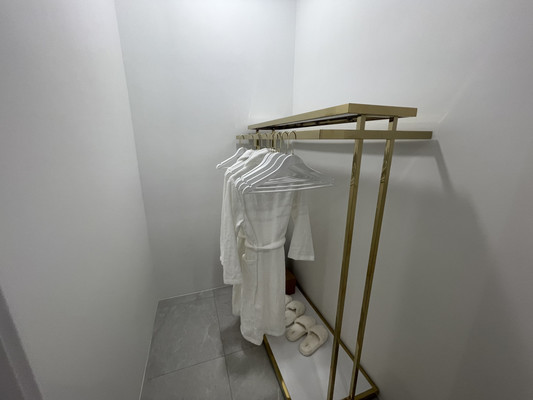 Продам однокомнатную (1-комн.) квартиру, Александра Суворова пр-кт, 19, Симферополь г