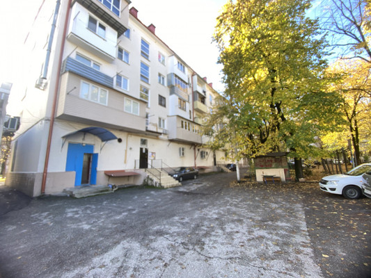 Продам трехкомнатную (3-комн.) квартиру, Ленина пр-кт, 41, Нальчик г