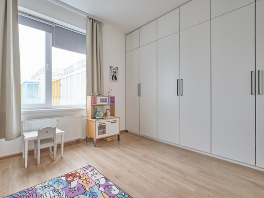 Продам трехкомнатную (3-комн.) квартиру, Плесецкая ул, 16, Санкт-Петербург г