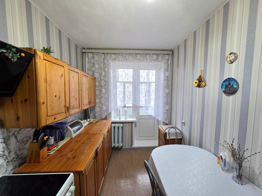 Продам двухкомнатную (2-комн.) квартиру, Горняков пр-кт, 6, Костомукша г