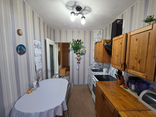 Продам двухкомнатную (2-комн.) квартиру, Горняков пр-кт, 6, Костомукша г