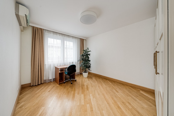 Сдам трехкомнатную (3-комн.) квартиру, Беговая ул, 6, Москва г