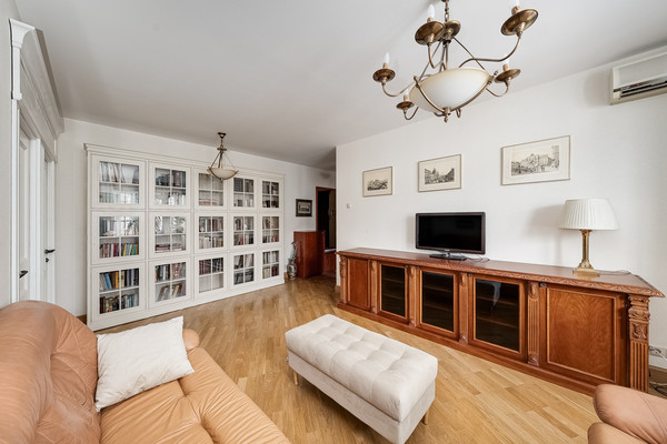 Сдам трехкомнатную (3-комн.) квартиру, Беговая ул, 6, Москва г