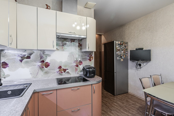 Продам двухкомнатную (2-комн.) квартиру, Новаторов ул, 40к2, Москва г