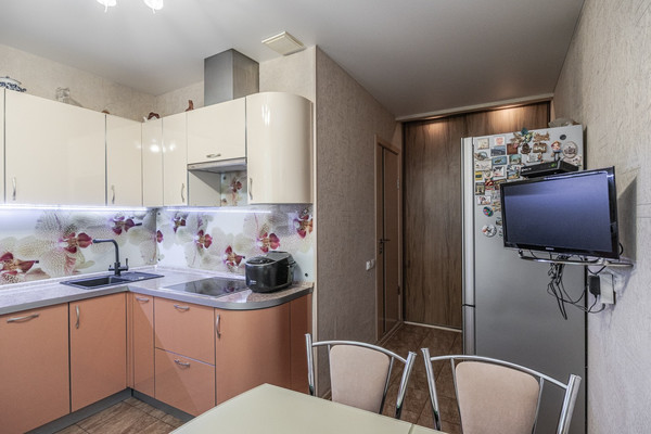 Продам двухкомнатную (2-комн.) квартиру, Новаторов ул, 40к2, Москва г