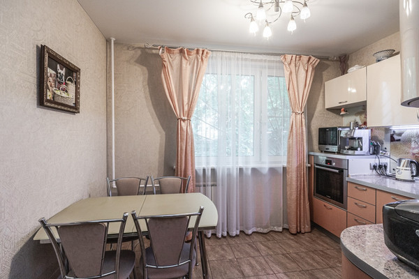 Продам двухкомнатную (2-комн.) квартиру, Новаторов ул, 40к2, Москва г