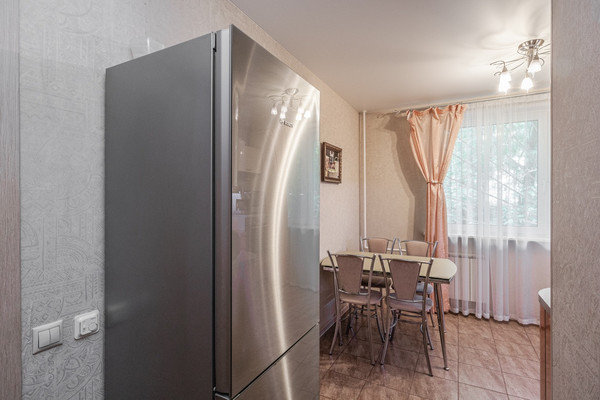 Продам двухкомнатную (2-комн.) квартиру, Новаторов ул, 40к2, Москва г