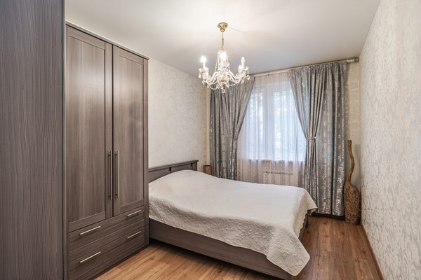 Продам двухкомнатную (2-комн.) квартиру, Новаторов ул, 40к2, Москва г