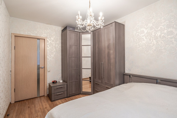 Продам двухкомнатную (2-комн.) квартиру, Новаторов ул, 40к2, Москва г