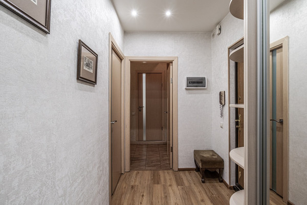 Продам двухкомнатную (2-комн.) квартиру, Новаторов ул, 40к2, Москва г