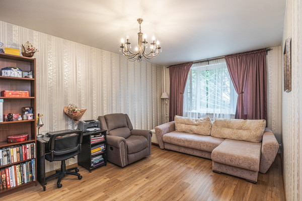 Продам двухкомнатную (2-комн.) квартиру, Новаторов ул, 40к2, Москва г