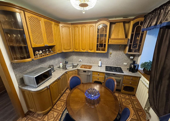 Продам двухкомнатную (2-комн.) квартиру, Доронина ул, 28, Ханты-Мансийск г