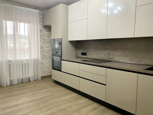 Продам трехкомнатную (3-комн.) квартиру, Рознина ул, 46, Ханты-Мансийск г