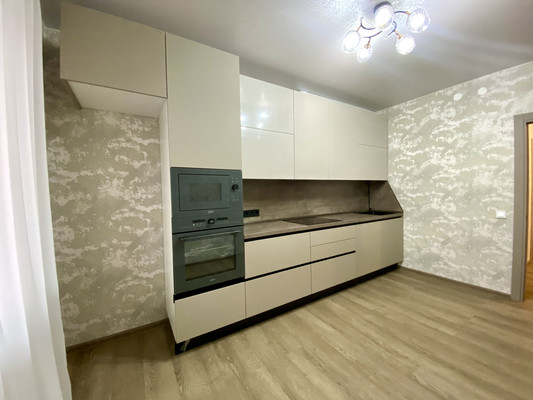 Продам трехкомнатную (3-комн.) квартиру, Рознина ул, 46, Ханты-Мансийск г