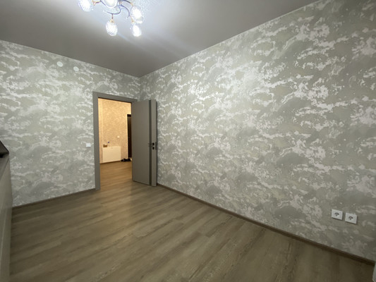 Продам трехкомнатную (3-комн.) квартиру, Рознина ул, 46, Ханты-Мансийск г