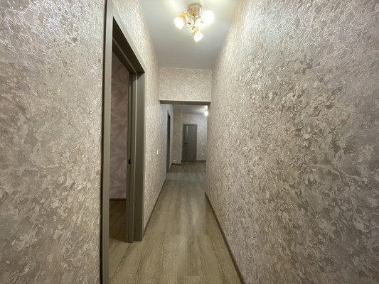 Продам трехкомнатную (3-комн.) квартиру, Рознина ул, 46, Ханты-Мансийск г