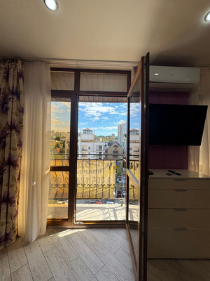 Продам трехкомнатную (3-комн.) квартиру, Крымская (Центральный р-н) ул, 67к1, Сочи г