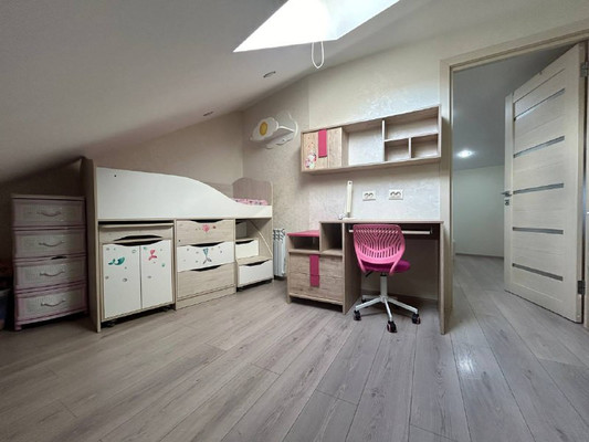 Продам трехкомнатную (3-комн.) квартиру, Крымская (Центральный р-н) ул, 67к1, Сочи г