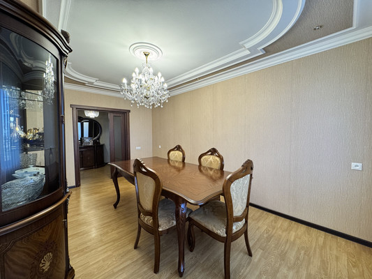 Продам трехкомнатную (3-комн.) квартиру, Шогенова ул, 22к3, Нальчик г