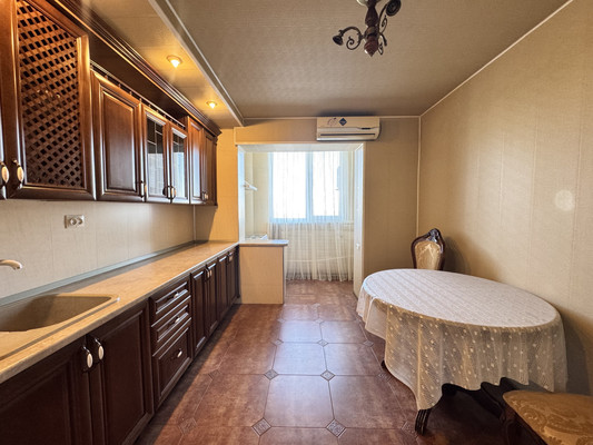 Продам трехкомнатную (3-комн.) квартиру, Шогенова ул, 22к3, Нальчик г