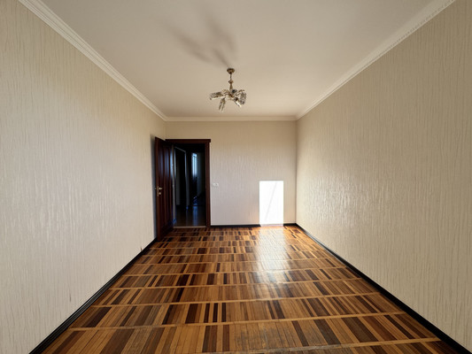 Продам трехкомнатную (3-комн.) квартиру, Шогенова ул, 22к3, Нальчик г