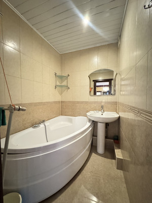 Продам трехкомнатную (3-комн.) квартиру, Шогенова ул, 22к3, Нальчик г