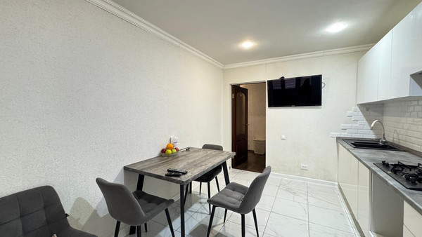 Продам двухкомнатную (2-комн.) квартиру, 2 Таманской Дивизии ул, 37, Нальчик г