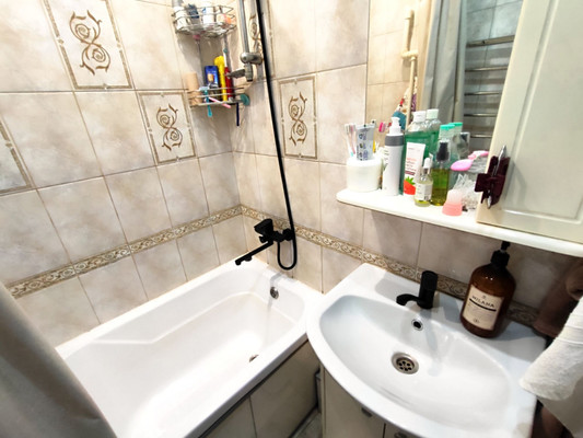 Продам трехкомнатную (3-комн.) квартиру, Жени Егоровой ул, 12к1, Санкт-Петербург г