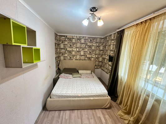 Продам двухкомнатную (2-комн.) квартиру, Меньшикова ул, 62, Тихорецк г