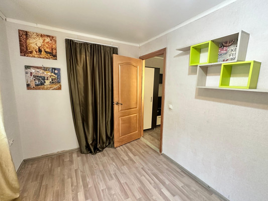 Продам двухкомнатную (2-комн.) квартиру, Меньшикова ул, 62, Тихорецк г