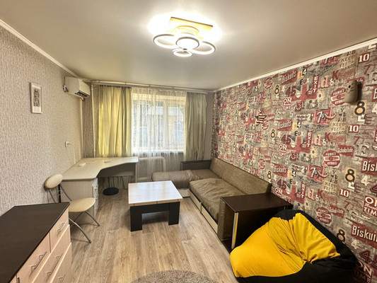 Продам двухкомнатную (2-комн.) квартиру, Меньшикова ул, 62, Тихорецк г