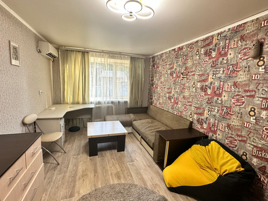 Продам двухкомнатную (2-комн.) квартиру, Меньшикова ул, 62, Тихорецк г