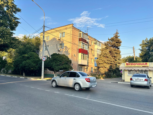 Продам двухкомнатную (2-комн.) квартиру, Меньшикова ул, 62, Тихорецк г