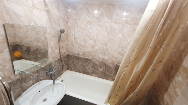 Продам трехкомнатную (3-комн.) квартиру, Малиновского ул, 76, Ростов-на-Дону г