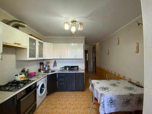 Продам трехкомнатную (3-комн.) квартиру, Калинина ул, 88к45, Тихорецк г