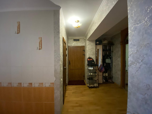 Продам трехкомнатную (3-комн.) квартиру, Калинина ул, 88к45, Тихорецк г
