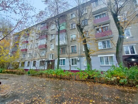 Продам двухкомнатную (2-комн.) квартиру, Адмирала Макарова ул, 13, Москва г