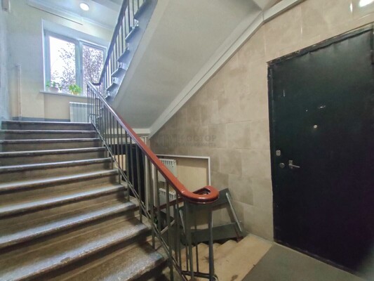 Продам двухкомнатную (2-комн.) квартиру, Адмирала Макарова ул, 13, Москва г