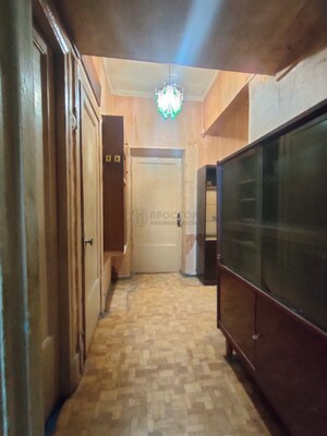 Продам двухкомнатную (2-комн.) квартиру, Адмирала Макарова ул, 13, Москва г