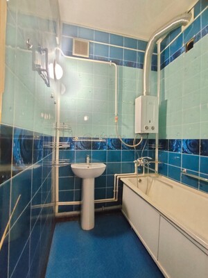 Продам двухкомнатную (2-комн.) квартиру, Адмирала Макарова ул, 13, Москва г