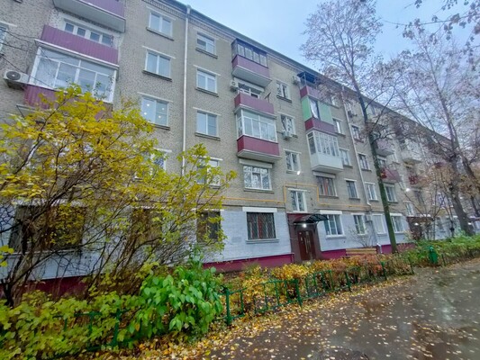 Продам двухкомнатную (2-комн.) квартиру, Адмирала Макарова ул, 13, Москва г