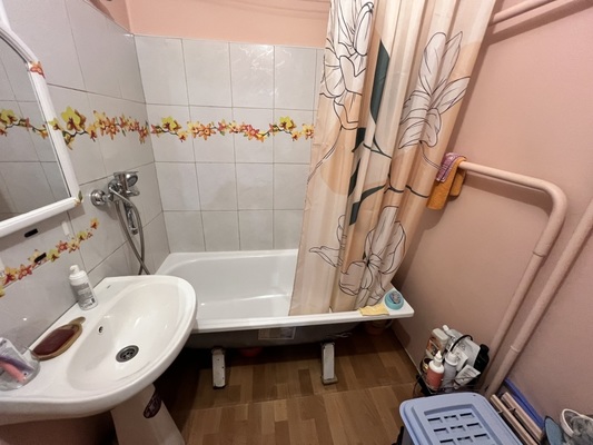 Продам трехкомнатную (3-комн.) квартиру, Рокоссовского (Новоильинский р-н) ул, 37, Новокузнецк г