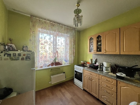 Продам трехкомнатную (3-комн.) квартиру, Рокоссовского (Новоильинский р-н) ул, 37, Новокузнецк г