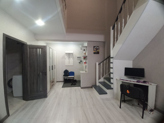 Продам трехкомнатную (3-комн.) квартиру, Парковая ул, 12к1, Белоглинка с