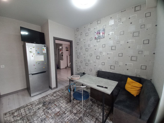 Продам трехкомнатную (3-комн.) квартиру, Парковая ул, 12к1, Белоглинка с