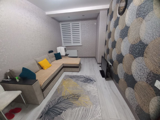 Продам трехкомнатную (3-комн.) квартиру, Парковая ул, 12к1, Белоглинка с