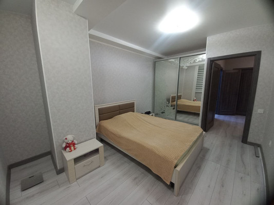 Продам трехкомнатную (3-комн.) квартиру, Парковая ул, 12к1, Белоглинка с