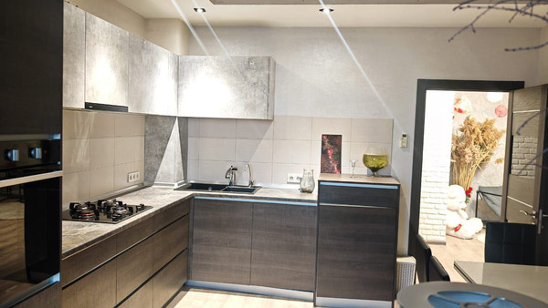 Продам трехкомнатную (3-комн.) квартиру, Победы пр-кт, 211е, Симферополь г